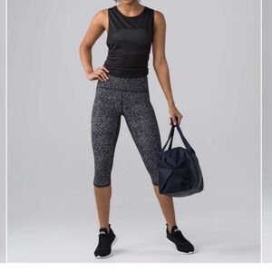 Lululemon Train Times Crop (17") Soundwave White Black /Black 6 mesh sheer sides